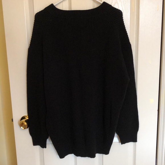 Uniqlo Medium Black V Neck Sweater - Picture 2 of 4